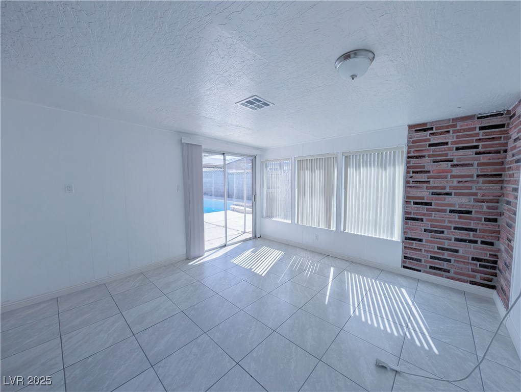 3667 Descanso Street Property Photo 25