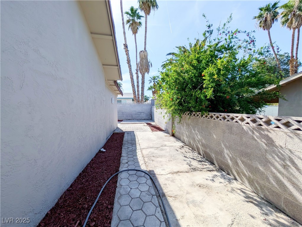 3667 Descanso Street Property Photo 31