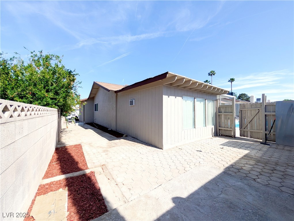 3667 Descanso Street Property Photo 32