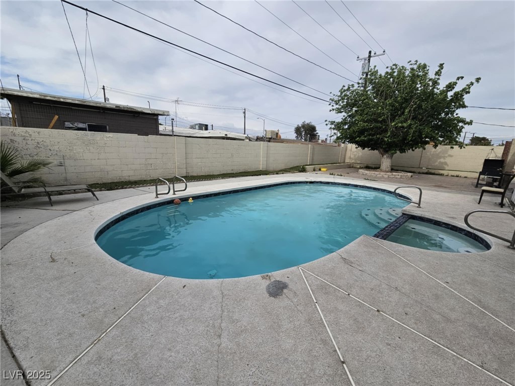 1338 Smoke Tree Avenue Property Photo