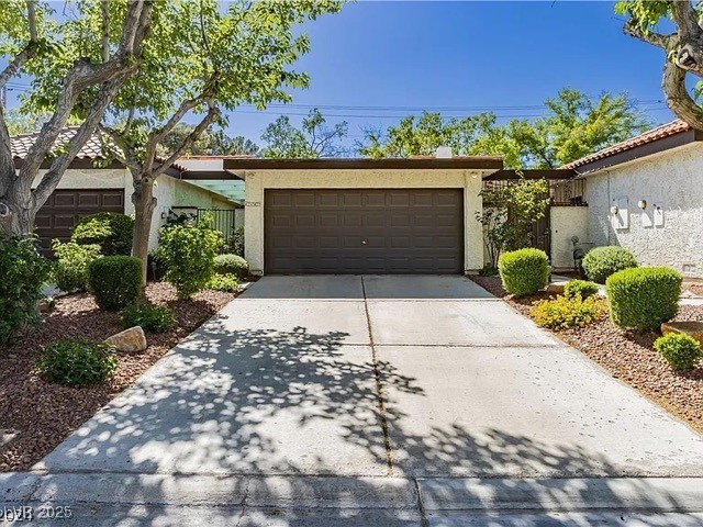 4567 Madreperla Street Property Photo 3