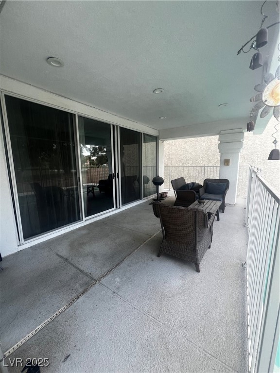 2857 Queens Courtyard Drive Property Photo 13