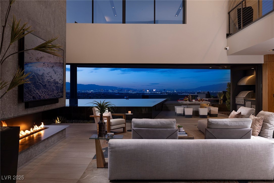 811 Magnum Cliff Court Property Photo