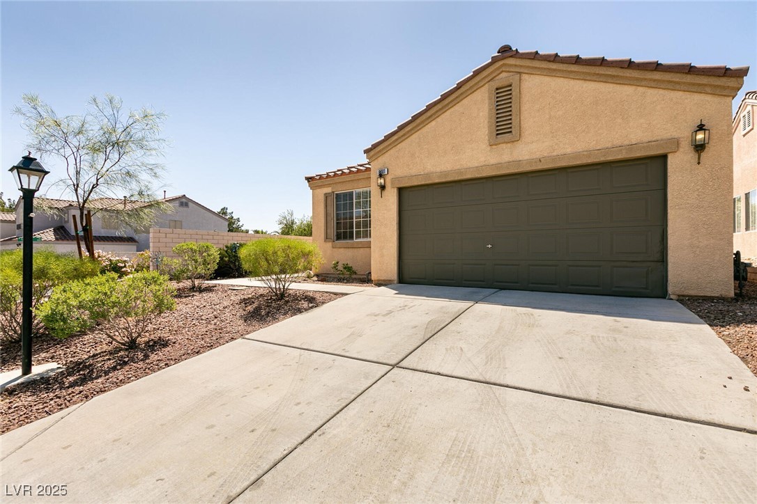 9001 Picket Fence Avenue Property Photo 3