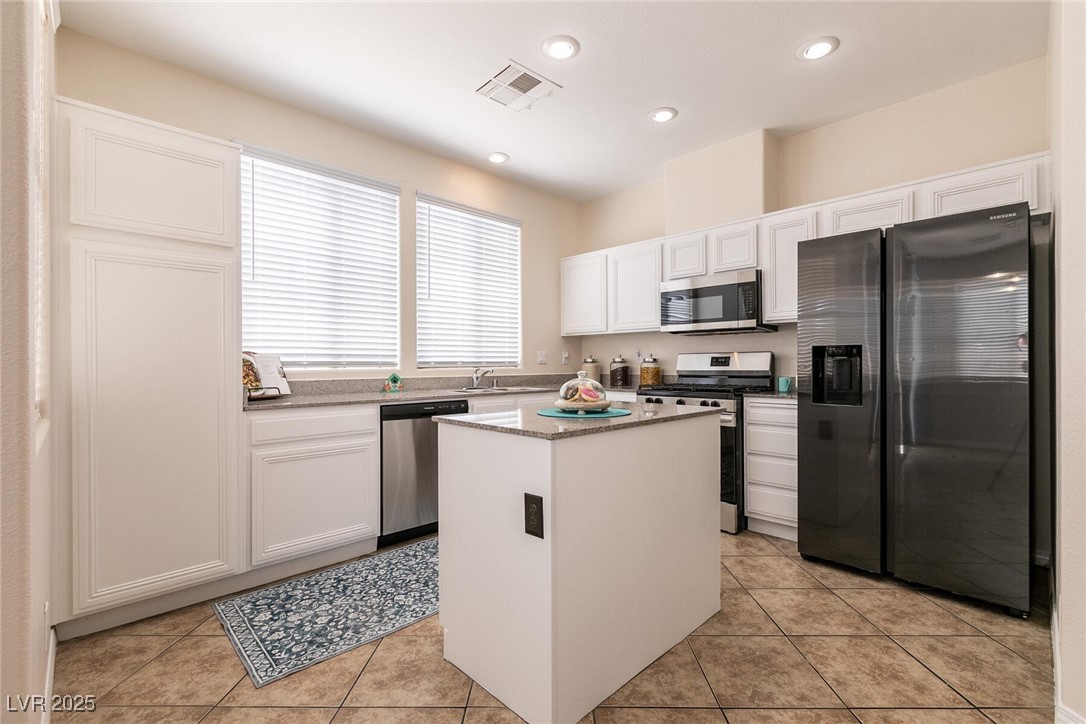 9001 Picket Fence Avenue Property Photo 15