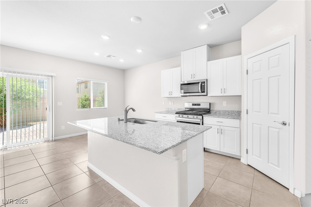 9198 Rolling Sky Drive Property Photo 6