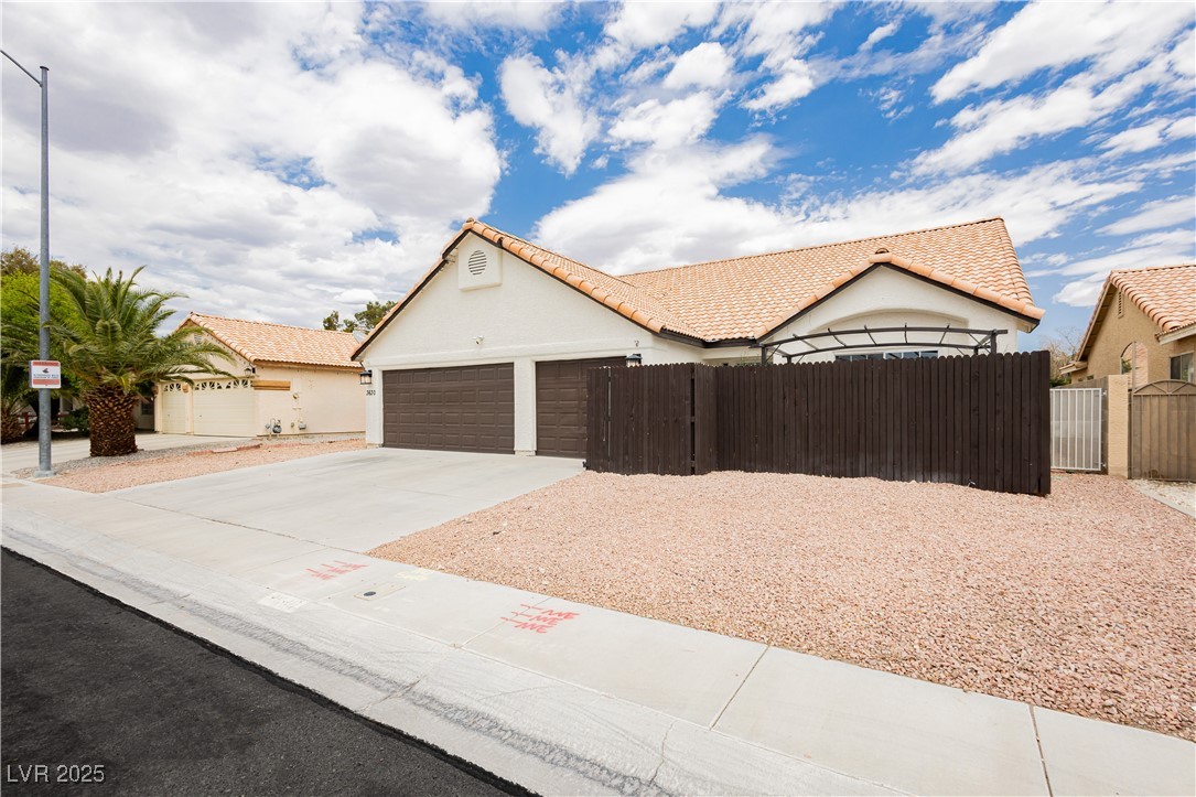 3630 Daisy Field Drive Property Photo 3