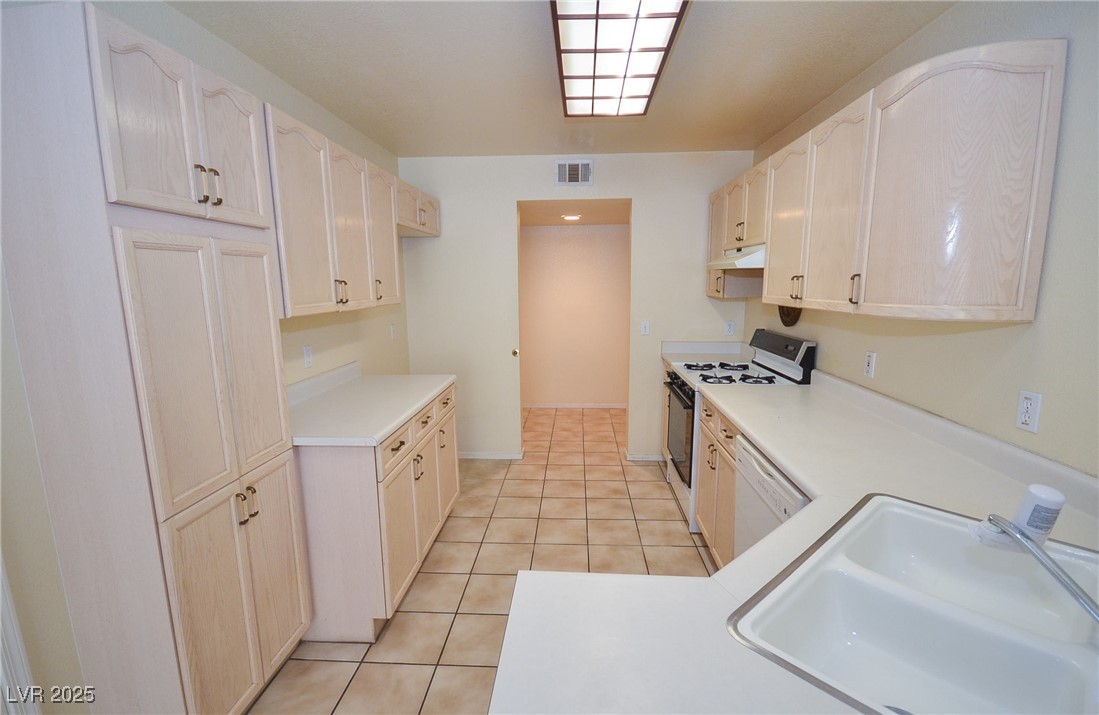 1000 Grammy Drive Property Photo 14