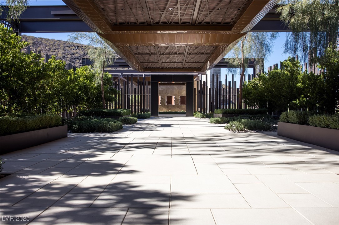 10 Soaring Rock Court Property Photo 4