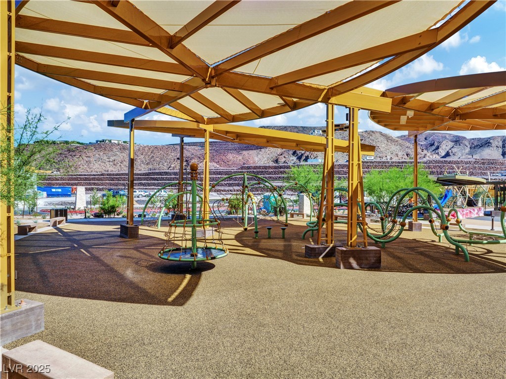 10 Soaring Rock Court Property Photo 5