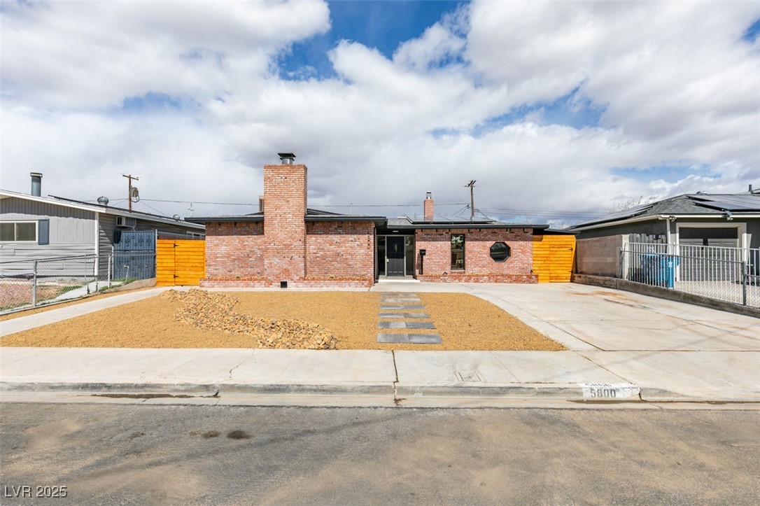5800 Balzar Avenue Property Photo 3
