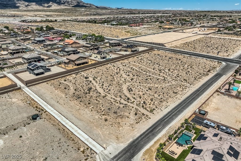 5583 Ruffian Road Property Photo