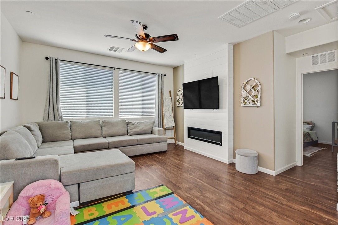 1121 Via Castelli Property Photo 9