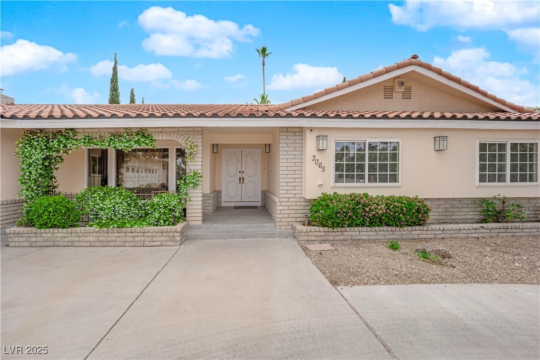 3065 South Torrey Pines Drive Property Photo 6