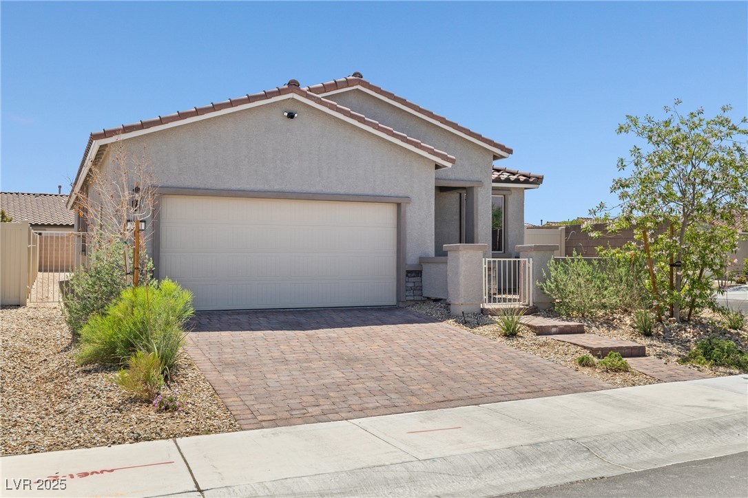2211 Taylor Ranch Avenue Property Photo 1