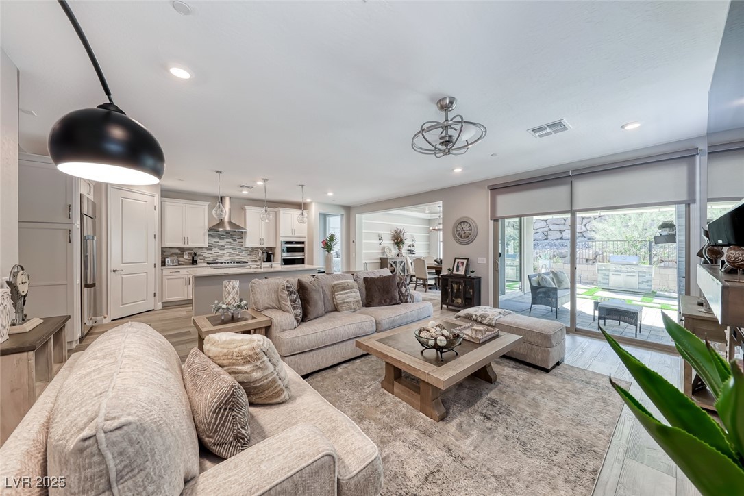 17 Sun Mirage Avenue Property Photo 8