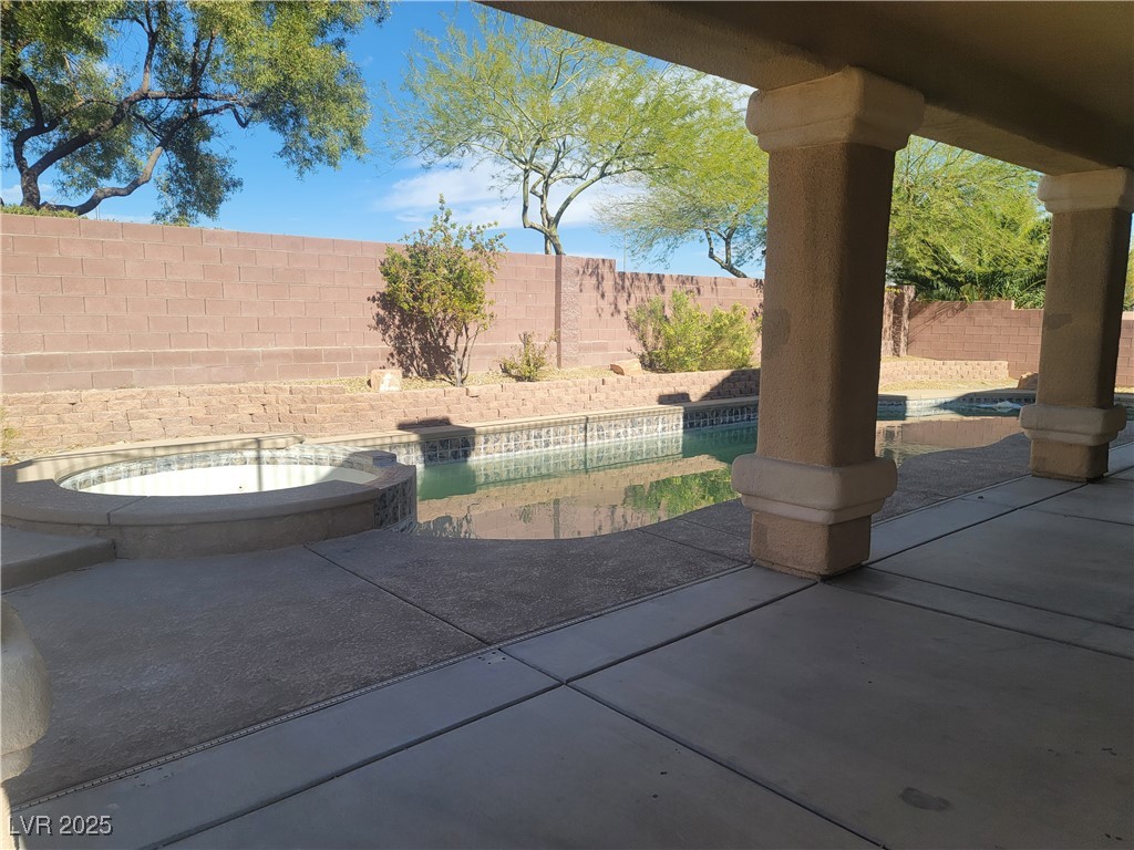 4798 Luna Ridge Court Property Photo 4