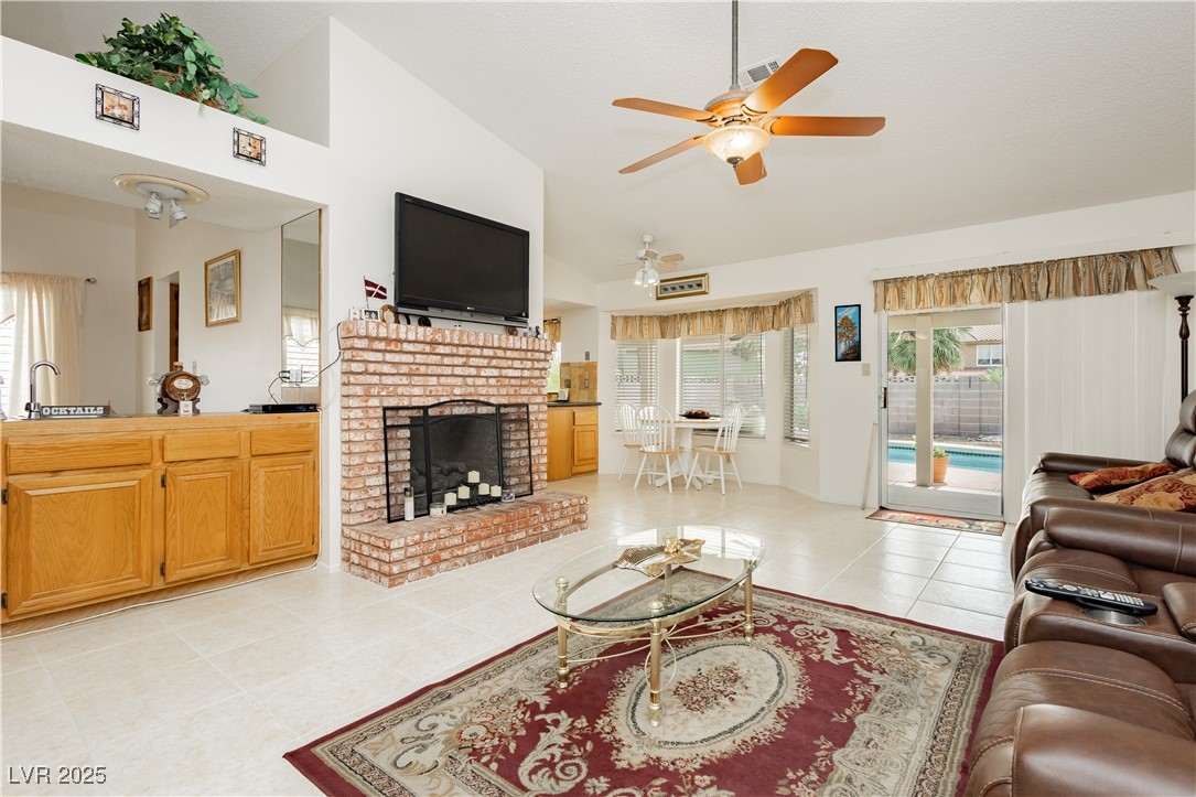 1528 Tonada Way Property Photo 8