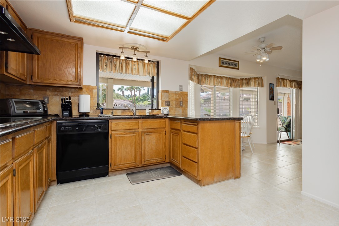 1528 Tonada Way Property Photo 11