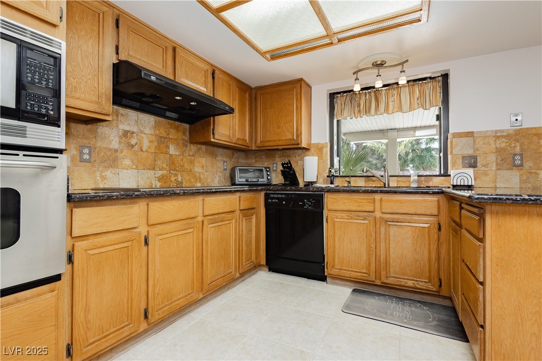 1528 Tonada Way Property Photo 12
