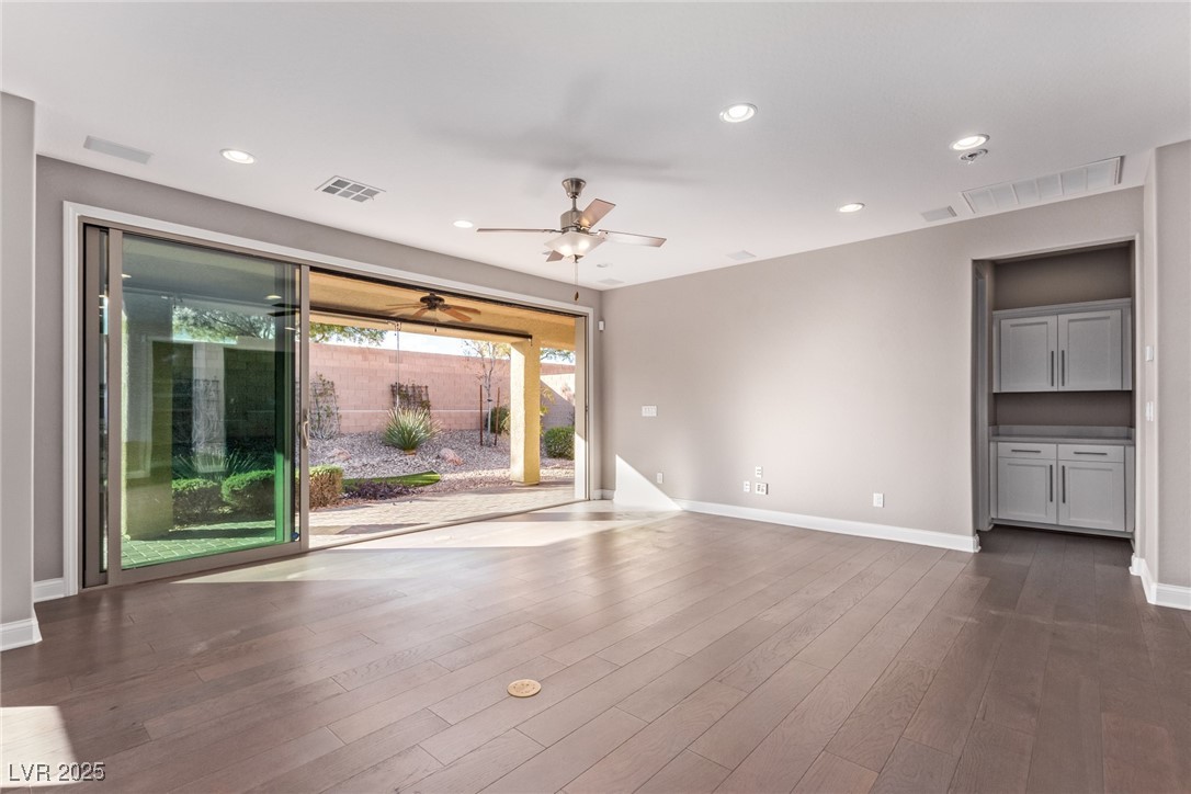 8797 Pinley Spring Street Property Photo 11