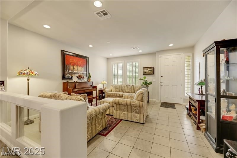 8176 Duncan Peak Court Property Photo 4