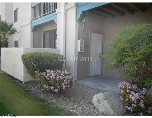 5138 South Jones Boulevard 103 Property Photo 1