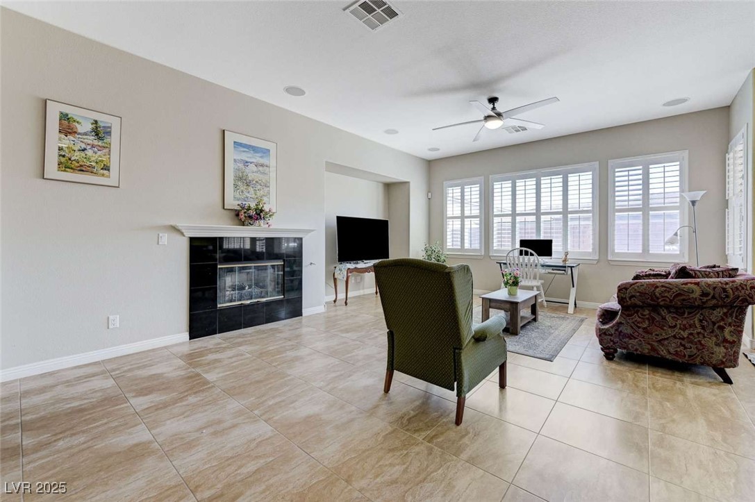 9243 White Waterfall Avenue Property Photo 9