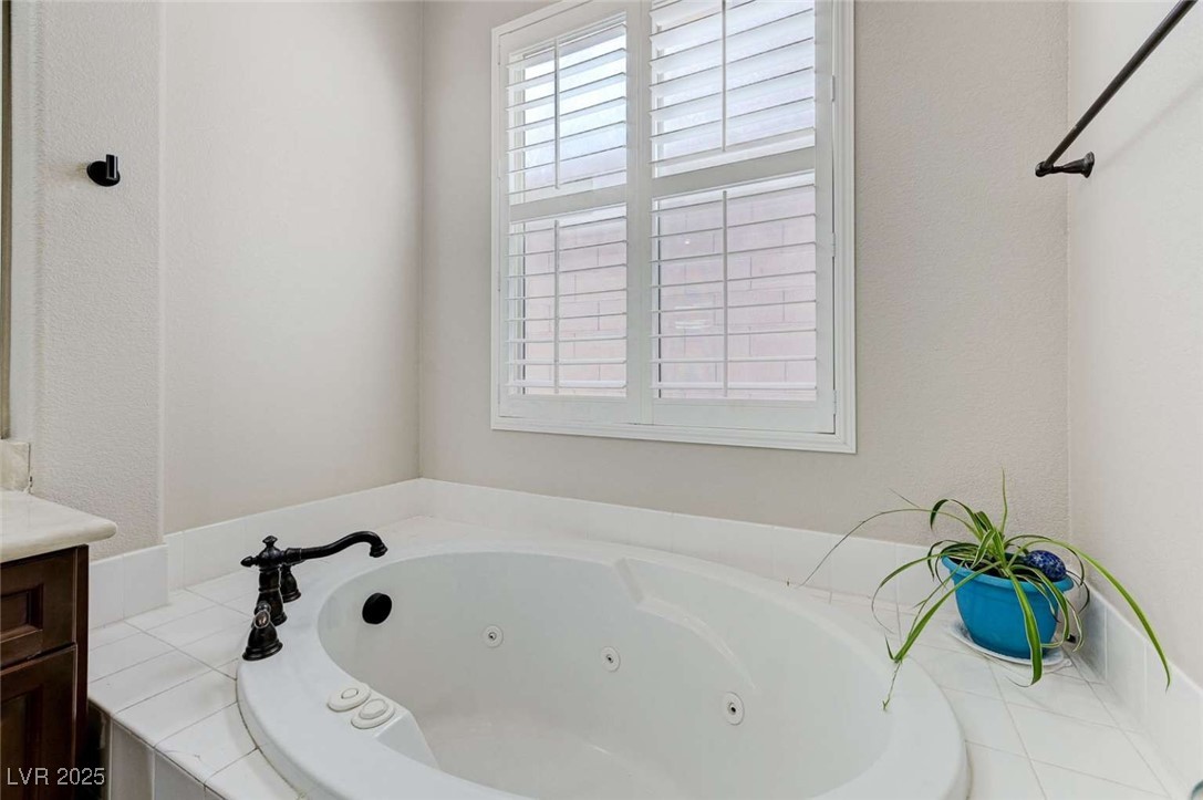 9243 White Waterfall Avenue Property Photo 31