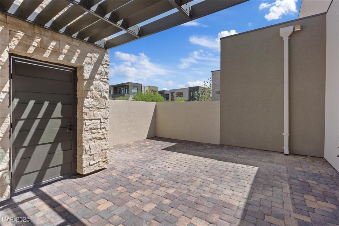 10895 Artesano Avenue Property Photo 4