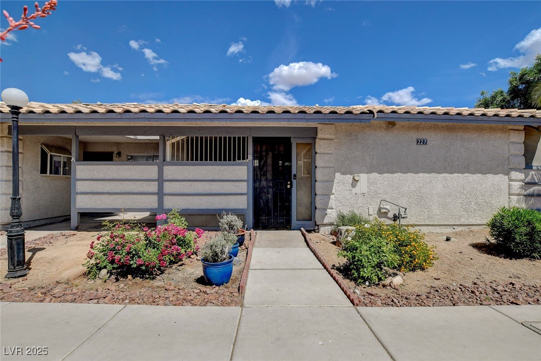 227 North Lamb Boulevard B Property Photo 4
