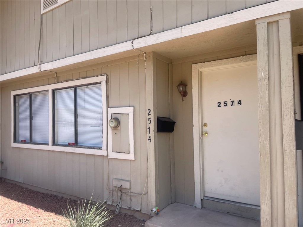 2574 Paradise Village Way Property Photo 1
