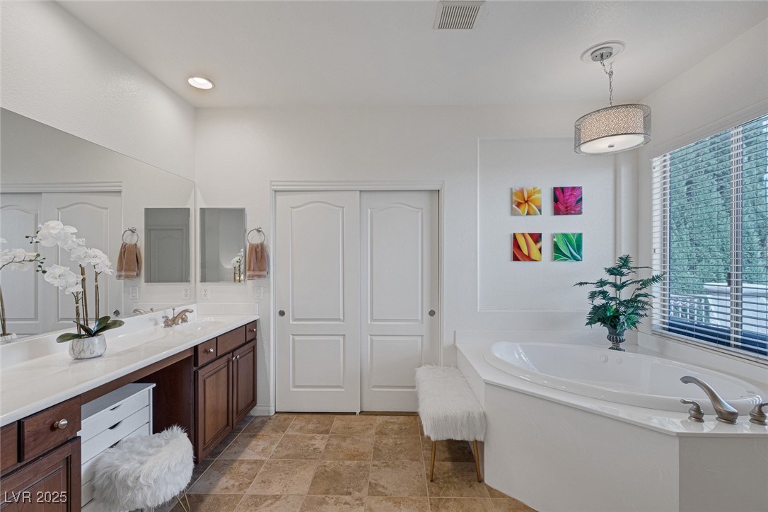 7872 Regency Park Street Property Photo 24
