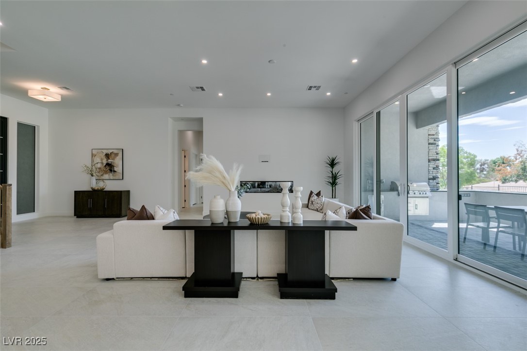 8721 Robinson Ridge Drive Property Photo 9