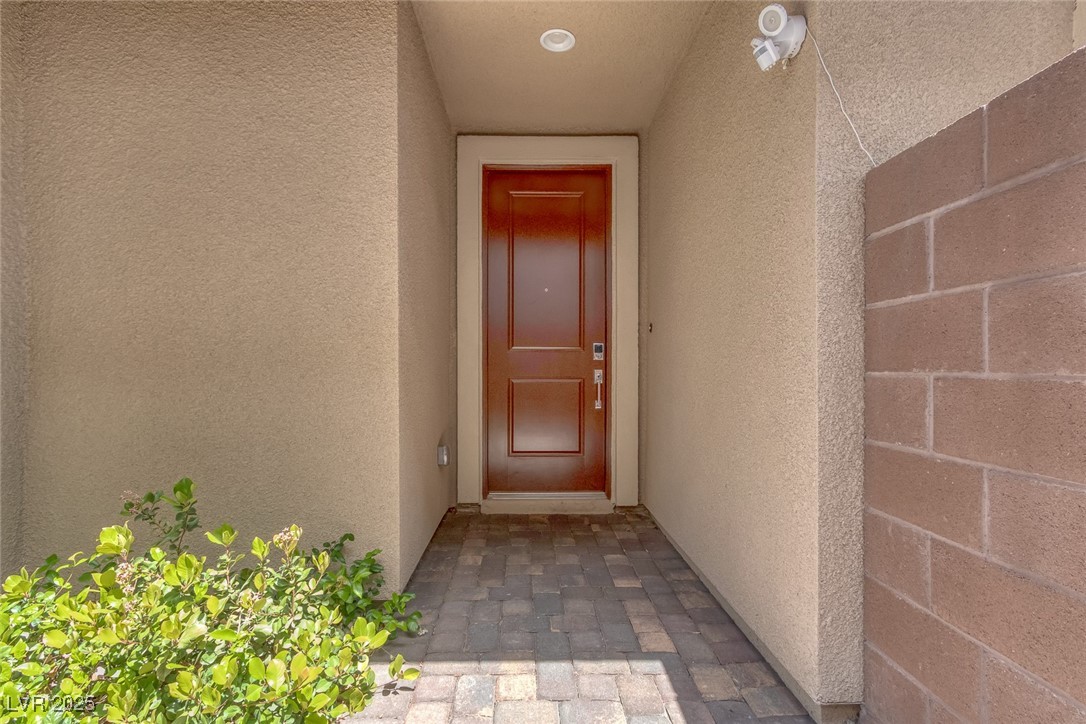 6934 Alexandrite Peak Street Property Photo 3