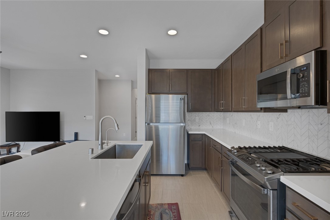 6934 Alexandrite Peak Street Property Photo 14