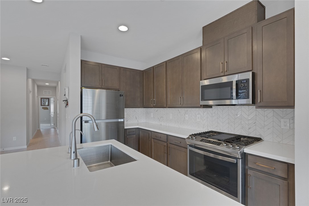 6934 Alexandrite Peak Street Property Photo 16
