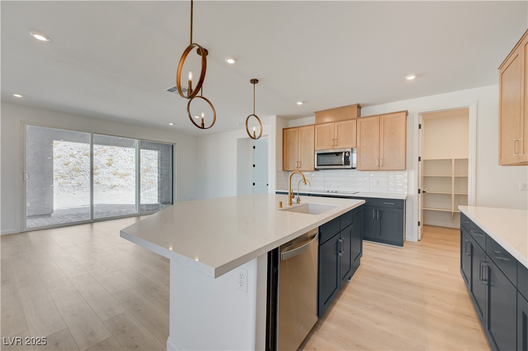 394 Arizona Street Property Photo 9