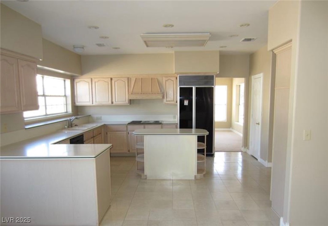 2830 Queens Courtyard Drive Property Photo 5