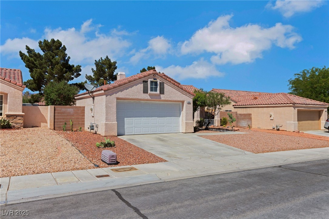 5900 Red Umber Avenue Property Photo 2