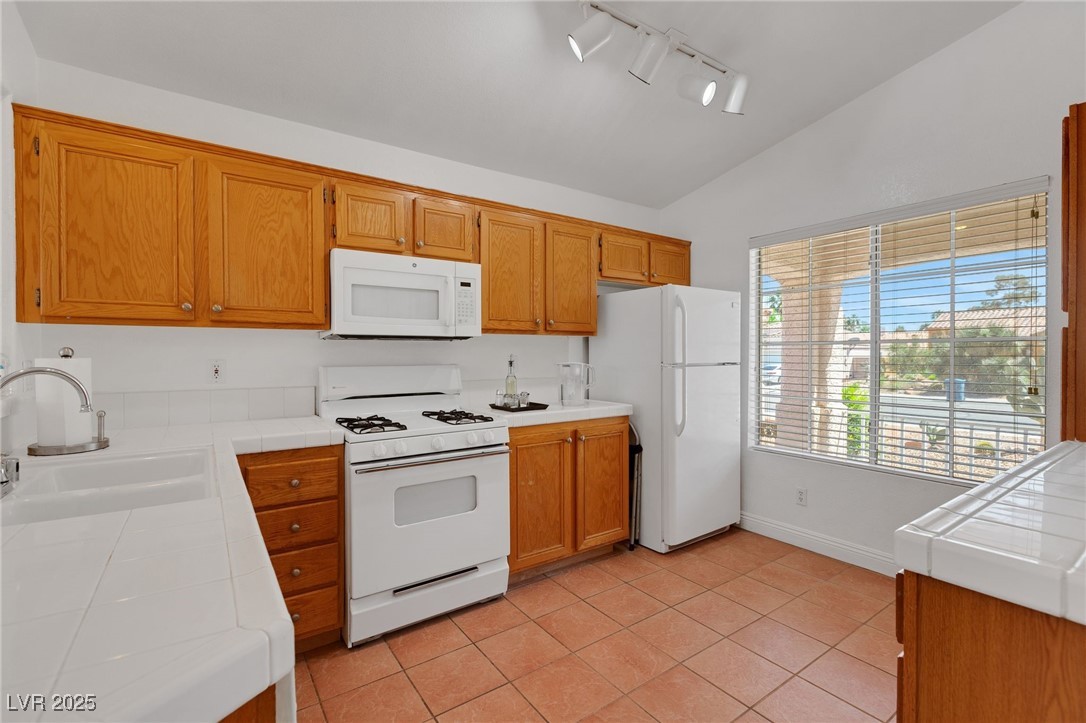 5900 Red Umber Avenue Property Photo 15