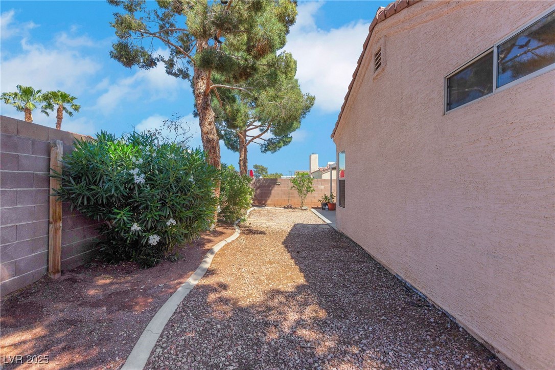 5900 Red Umber Avenue Property Photo 19