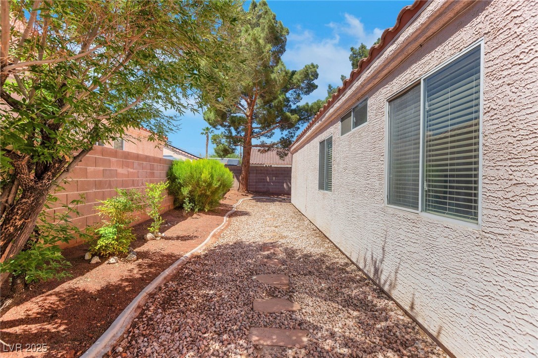 5900 Red Umber Avenue Property Photo 20
