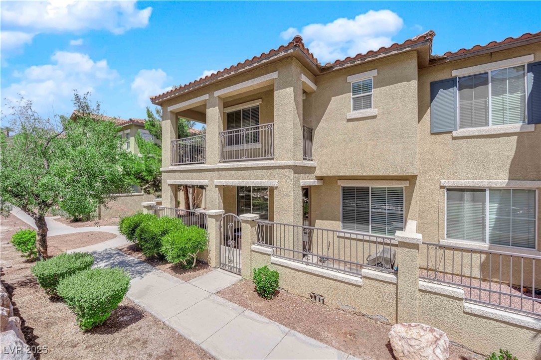 1525 Spiced Wine Avenue 14105 Property Photo 3