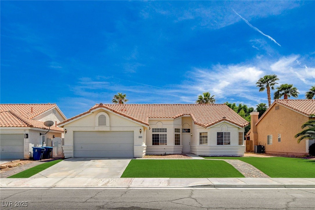 7927 West Oquendo Road Property Photo 1