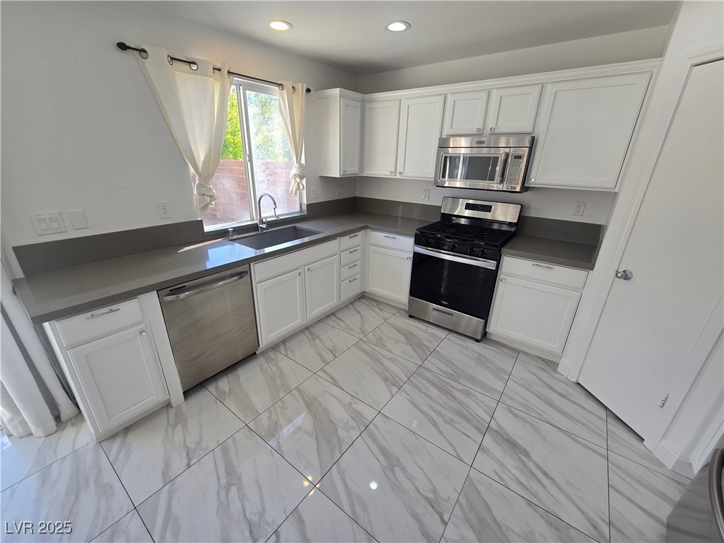 9893 Canyon Peak Drive Property Photo 10