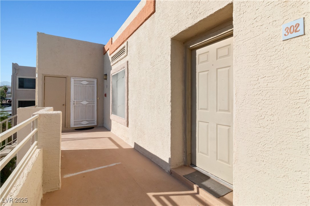 2028 Mesquite Lane 302 Property Photo 3