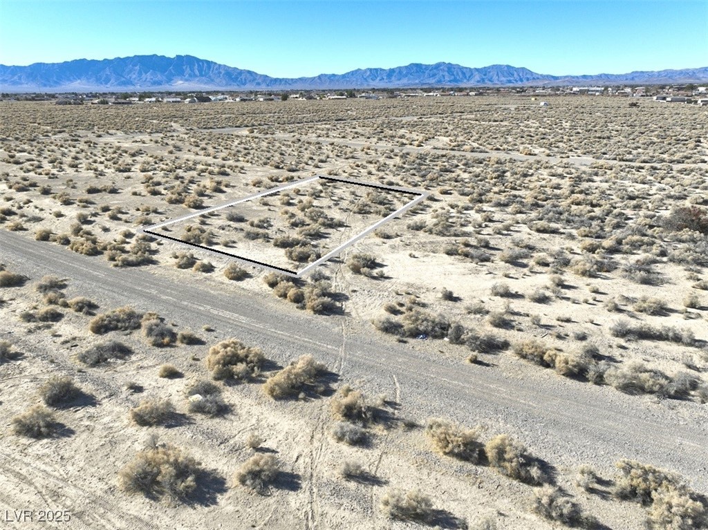 2230 South Nightingale Avenue Property Photo 4