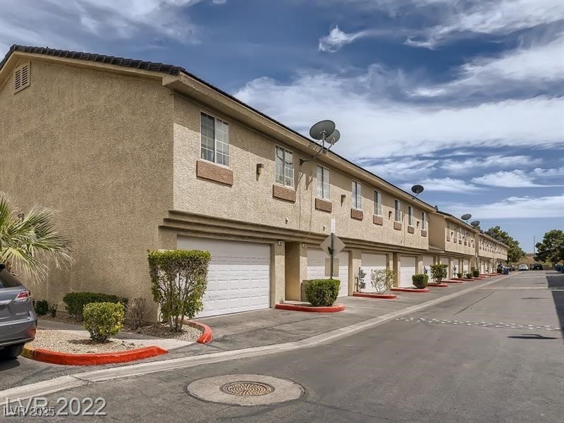 1145 Dusty Creek Street Property Photo 9