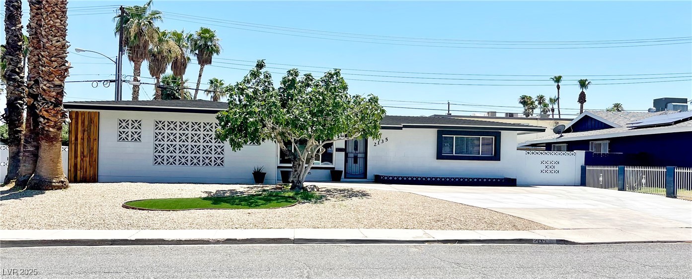 2135 Sombrero Drive Property Photo 1